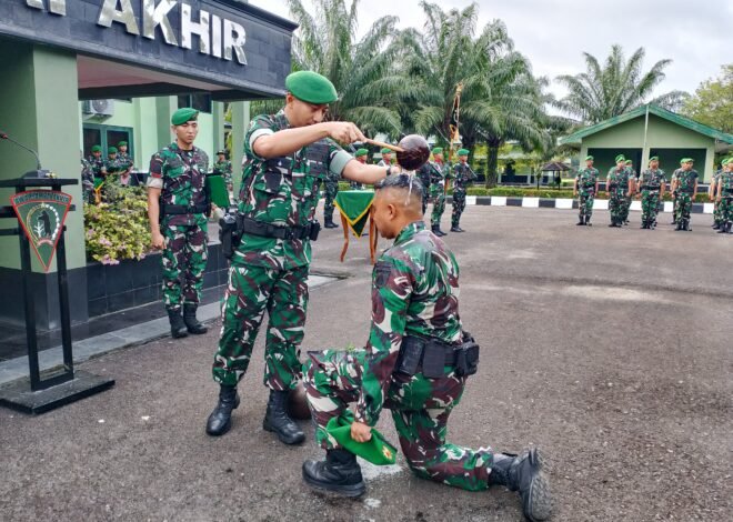 Yonif 621/Manuntung Perkuat Jiwa Korsa Melalui Tradisi Sakral Penerimaan Warga Baru